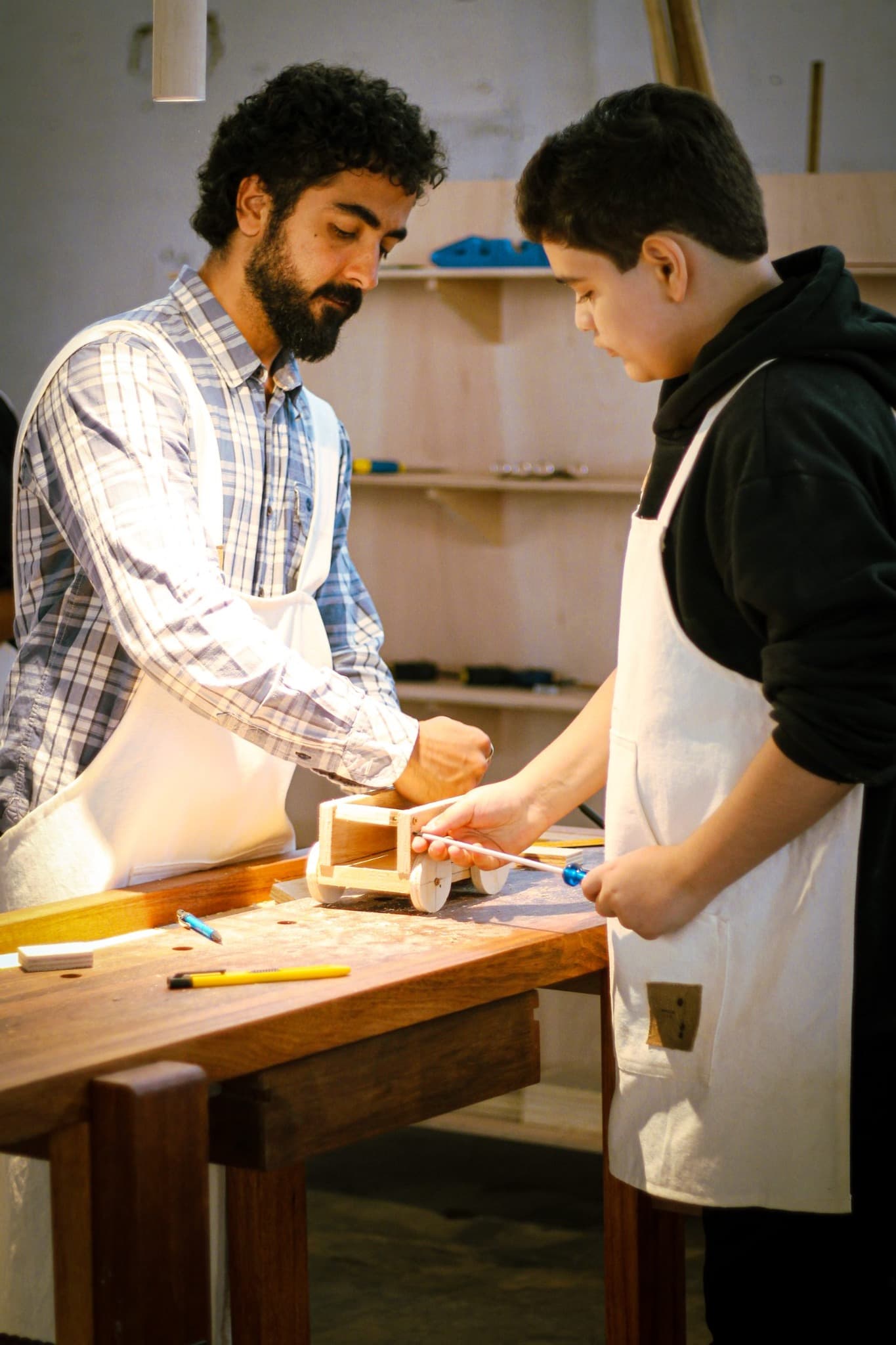Criação com materiais no PHILIA LAB